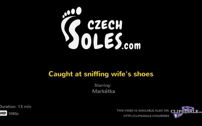Czech Soles - foot fetish content: Pego cheirando os sapatos da esposa