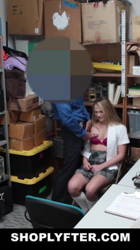 Remaja berseragam perguruan tinggi disodok karena mencuri