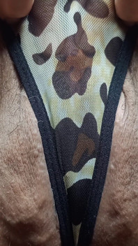 Ku, a milf insaciável se masturba com todos os seus brinquedos e seu grande consolo de 30cm