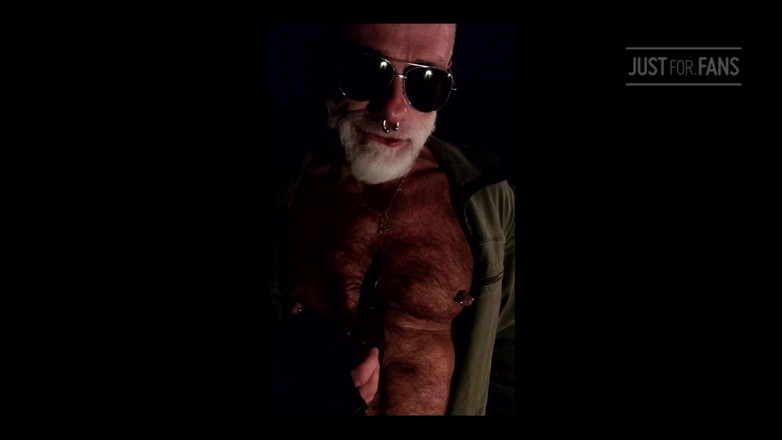 MusclesCigarsFFPig: Padrasto está fumando seu tubo