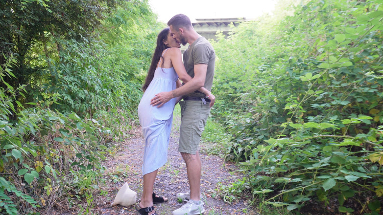 W33D PORN: Outdoor Fuck: Mina Javed on the Hiking Trail