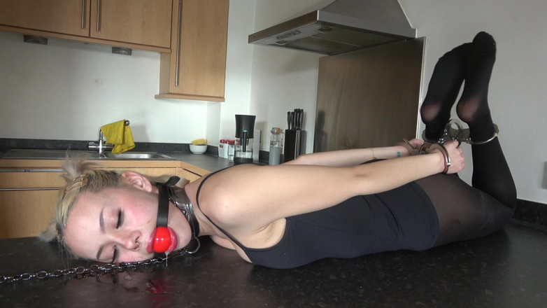 Latina Fetish: Lilly in: Hogcuff Challenge!