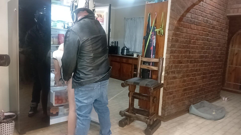 18blondteen: Seks w kuchni z rowerzystą