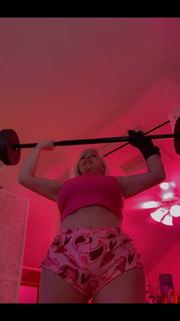 PaintedRose: Ridicare pentru a construi musculare păstra în mișcare înainte.