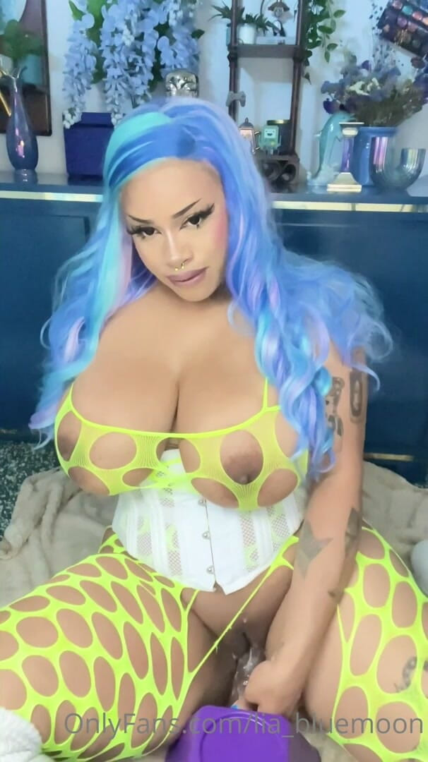 Bigbusty: Sente-se e deixe seu creme em você