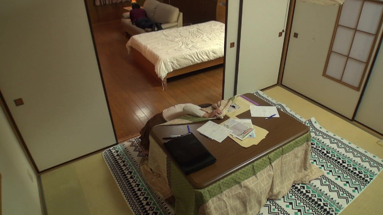 DOC channel: PT4 Sneaking around in a kotatsu and playing pranks on...