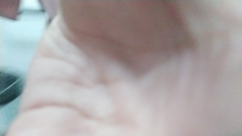 Ms Candy Bunny: Đi tiểu trong phòng tắm công cộng