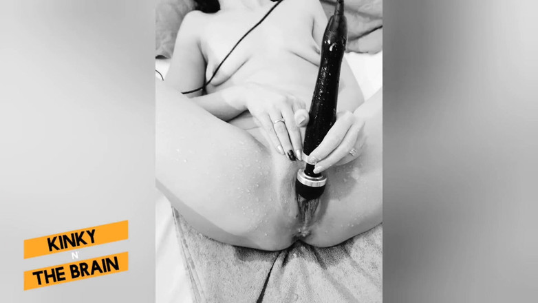 Kinky N the Brain: C'est vite éjaculé - chevauchage solo jusqu'à une double pénétration hardcore