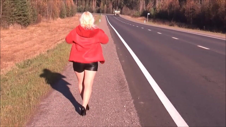 Nylon-Heels: My walk in leather shorts