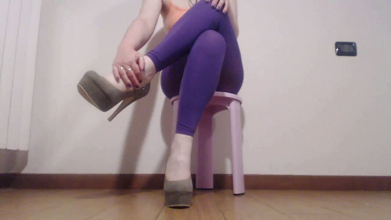 RavenBigAss: Mis pies pequeños en un infierno