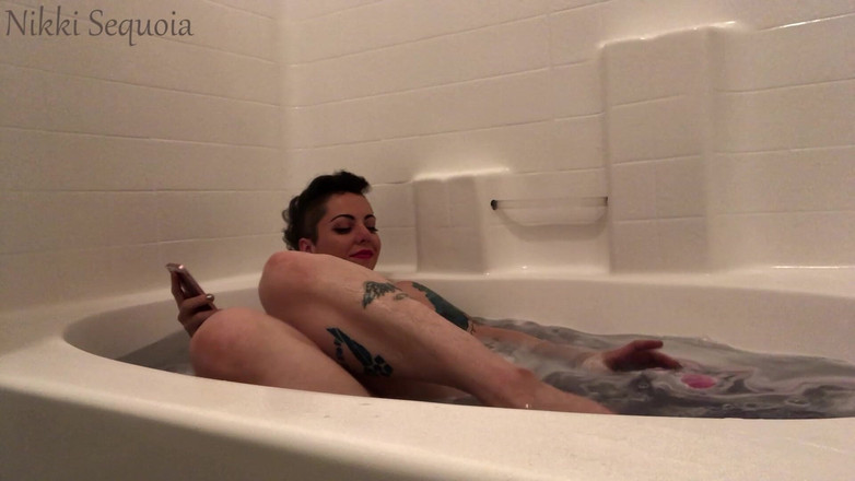 Nikki's Fetishes: Волохаті ноги у ванні ігнорують