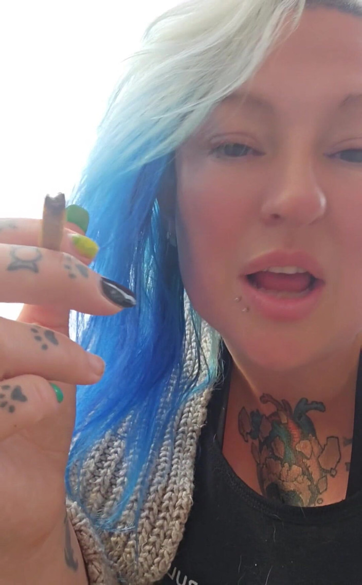 Livie Blainn: 화요일 밤이 어떻게 진행되고 있는가