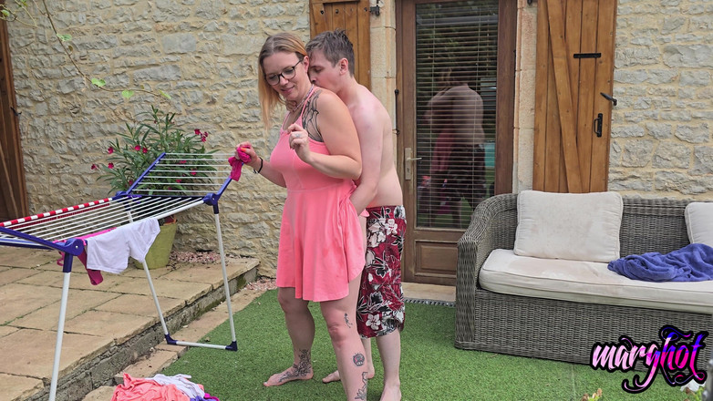 Sexymarghot: Ibu tirinya lagi nongkrong cucian baju yang dia raba-raba dan...