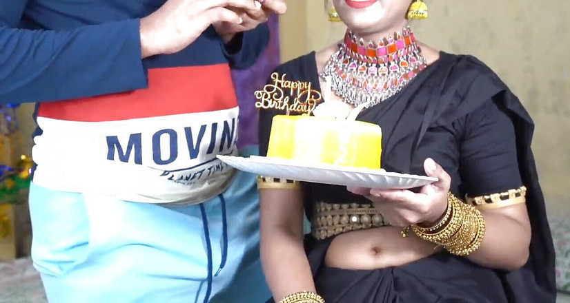 ADM111AG: Adik ipar india lagi asik jilat memek adik ipar india