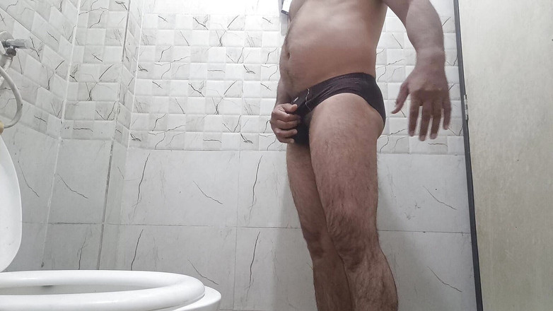 LovedSunsine1990: V neděli jsem byl úplně nahý na záchodě.