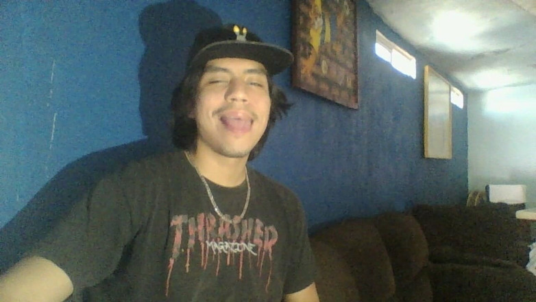 AlexAlejandro13: Masturbação na sala de estar