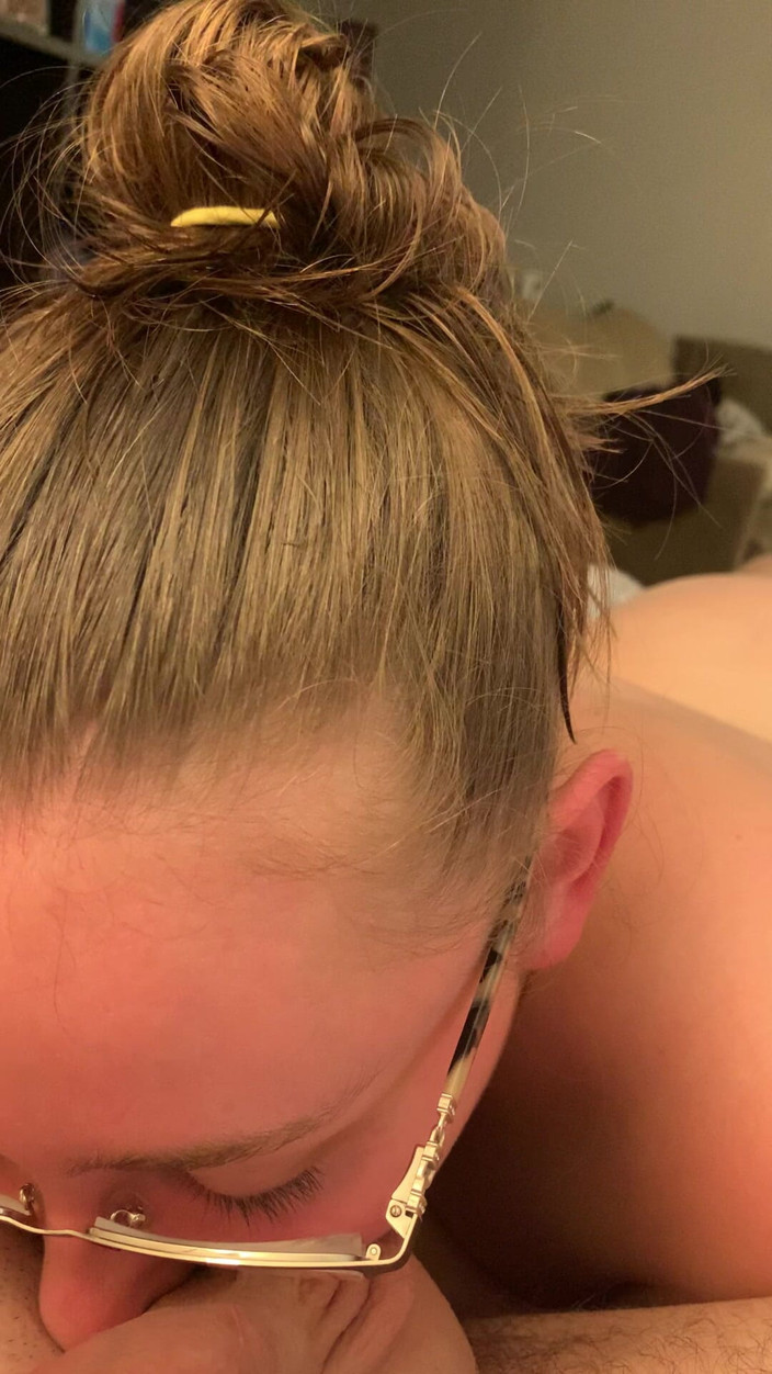 BeautfiulBJ25: POV - เมียแว่นขย่มและเลียไข่