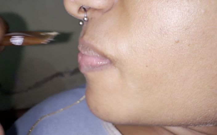 Aliasha12: Un mec baise la copine chez elle