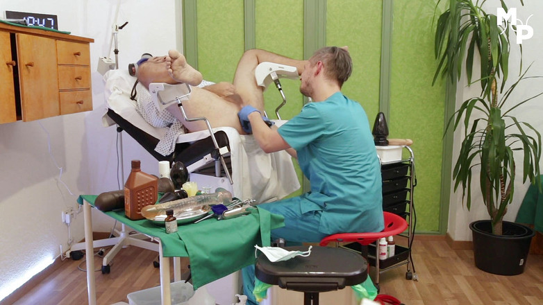 Marcus Pollack Gay: Perverzní doktor nacpe zadek rukama a silikonovými hračkami