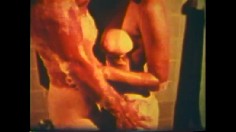 Vintage megastore: 浴槽の中で君のペニスに触れる