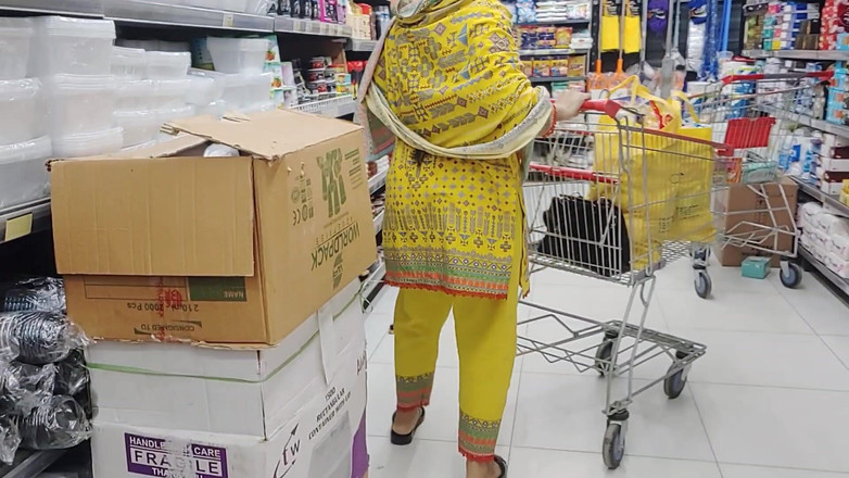 Sairaxsaim: Indische Bhabhi opgepikt uit het winkelcentrum