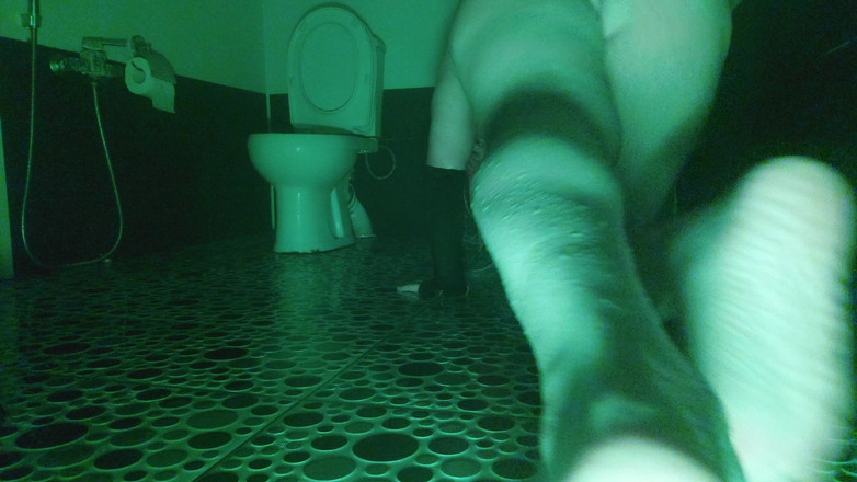 Kitty_Cross: Femboy chiến lợi phẩm trong phòng tắm dưới vòi hoa...