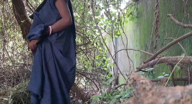 Trilokinath: 孟加拉阿姨在我的房子里与户外发生性关系