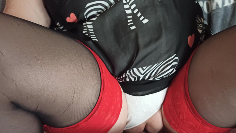 SexyCumCpl: Une femme au foyer en culotte blanche se fait baiser...