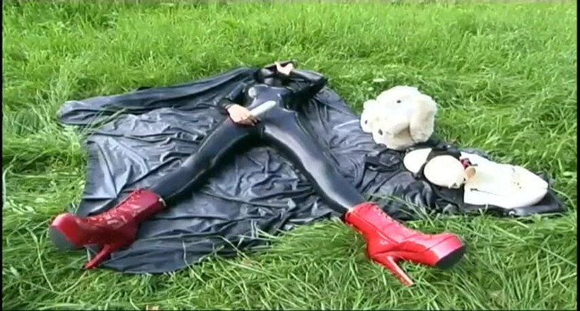 Fetish Desire: Presenting my latex photo shooting with my stuffed toys