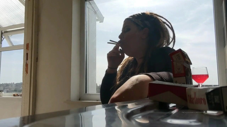 Goddess Kinx: Malbro red dientot dalam satu jam sekali merokok