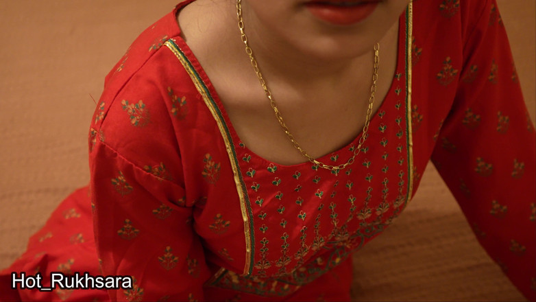 hot_rukhsara: Chồng tôi về nhà sau nhiều năm và anh ấy đụ tôi...