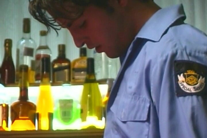 THAGSON RETRO: Awek blonde memusnahkan zakar kemudian dijilat pepek dengan liar