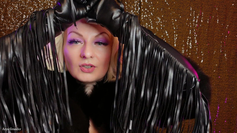 Arya Grander: 革の手袋と毛皮のブロンド熟女:Arya GranderのフェチAsmr無料ビデオ - かなり歯列矯正顔