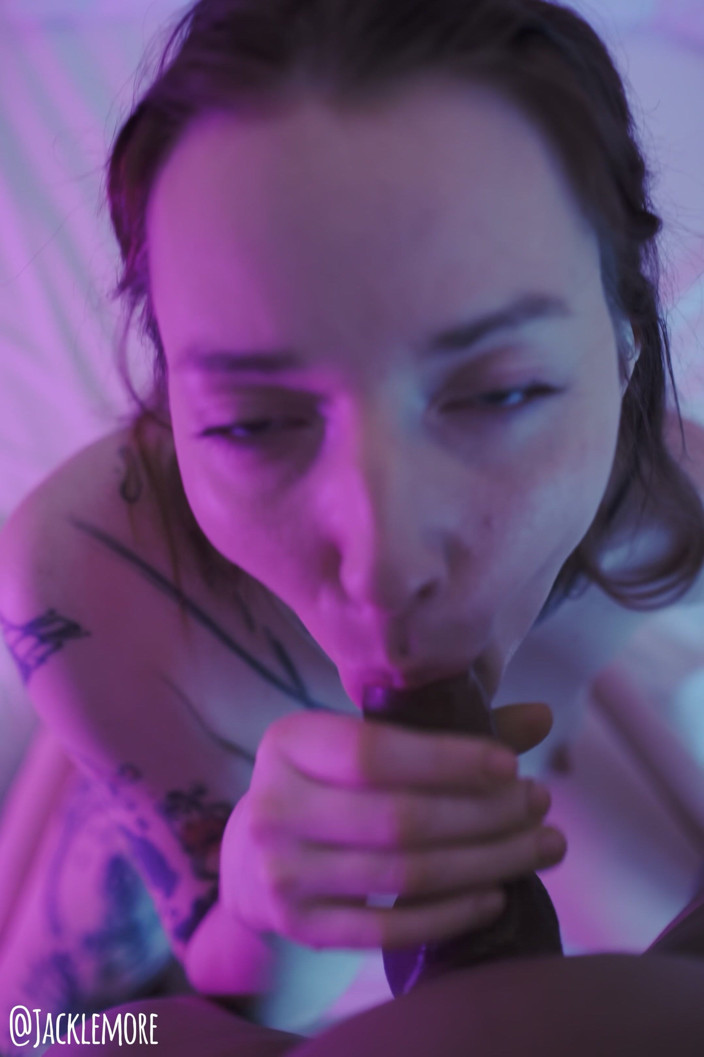 Jacklemore: Marianna mars succhia il cazzo pov durante un servizio fotografico