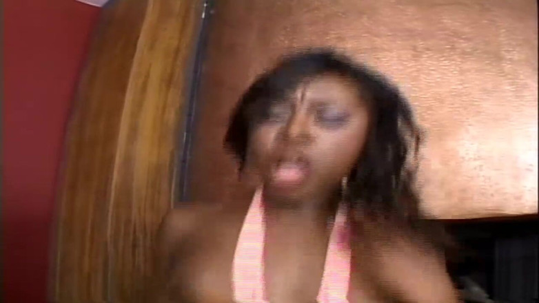 RetroTrashX: Anh ấy đụ cô ấy ngon miệng nếm thử sô cô la mông