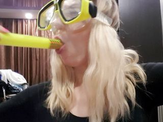 Larisa Cum: Mask and snorkel! I suck deep
