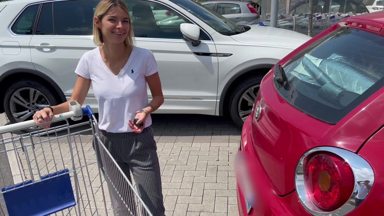 Tommy e Annika: A Guy Helped Me with the Shopping, I Thanked Him...
