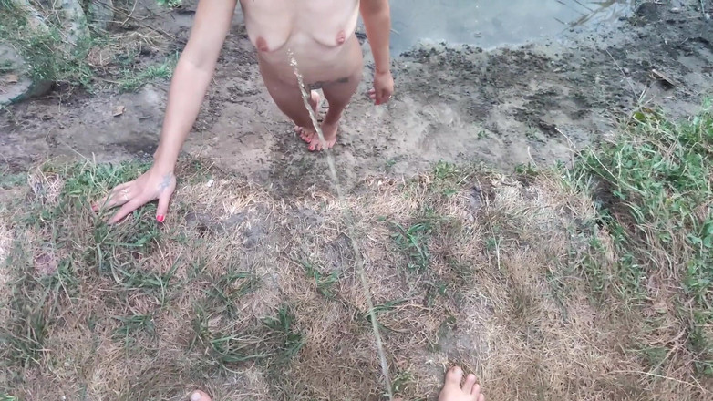 DirtyLubov: Oral în aer liber cu pipi