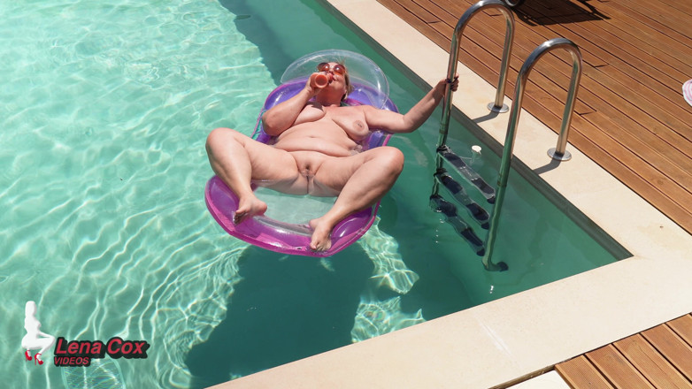 Lena Cox: Pool Dick Mast