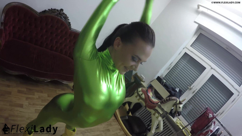 Flexilady: Extreme Shiny &amp; Bendy