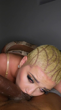 Rickysroom Throat Kozí lovec s Aaliyah Hadid