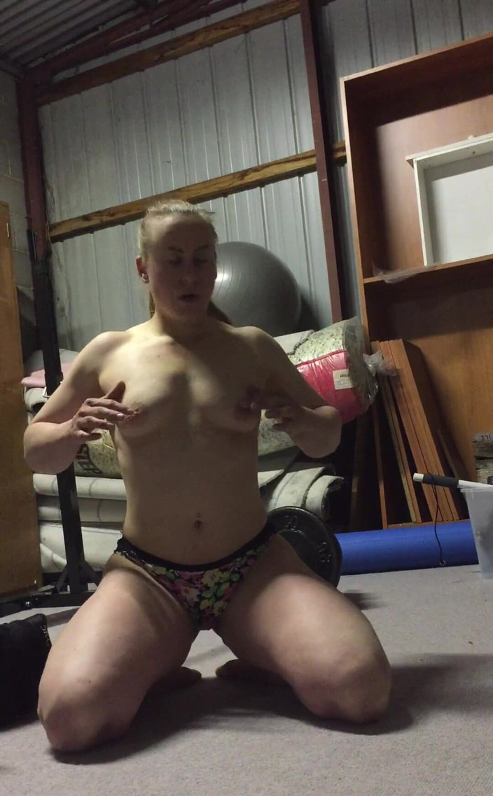 Michellexm: Halteres e lingerie preta