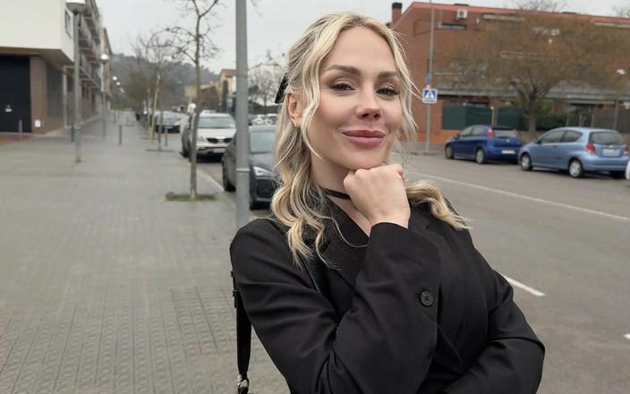 Yeri Blue: 在街上遇到她后与金发女郎真正的公共场合性爱 - angie Lynx