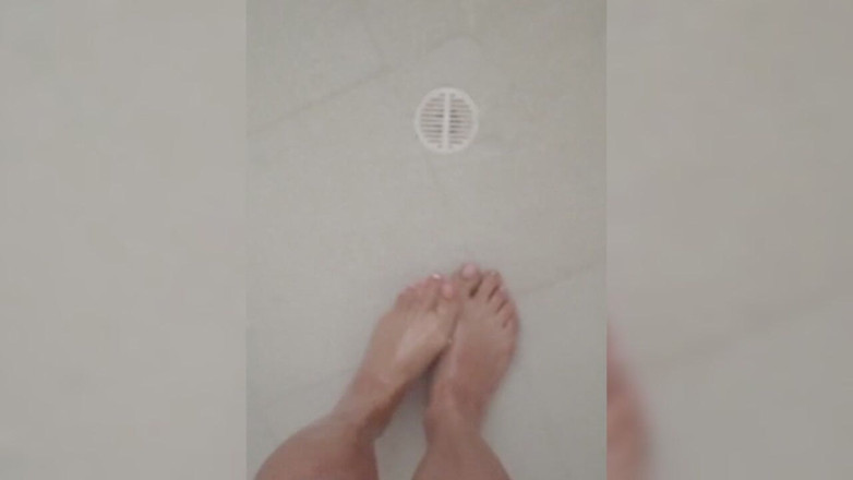 Lulu sweet: Sexy voeten onder de douche