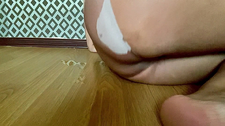 Mary Di: Madrastra masturbándose, chorro de bragas mojadas