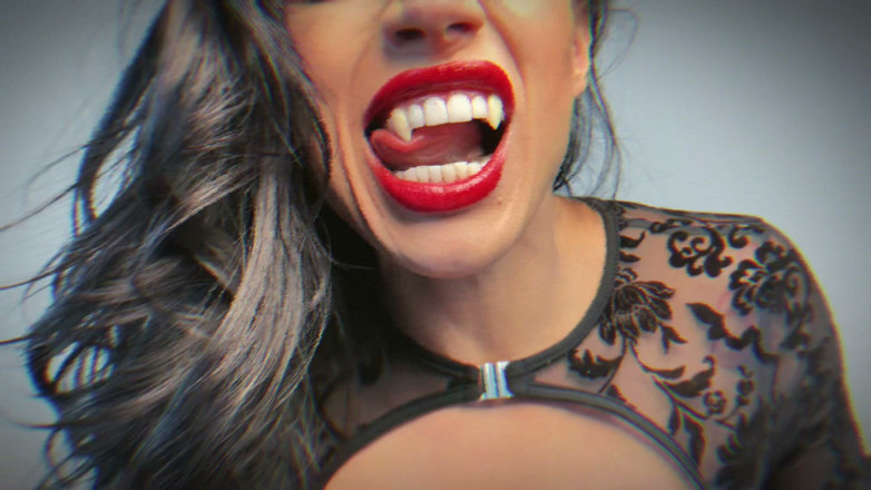 Eva Angelina: Vampiro