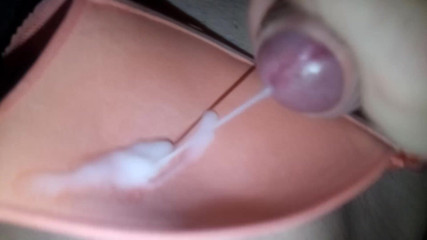 Leatransteen: Leatransteen pancutan mani dalam coli Oren