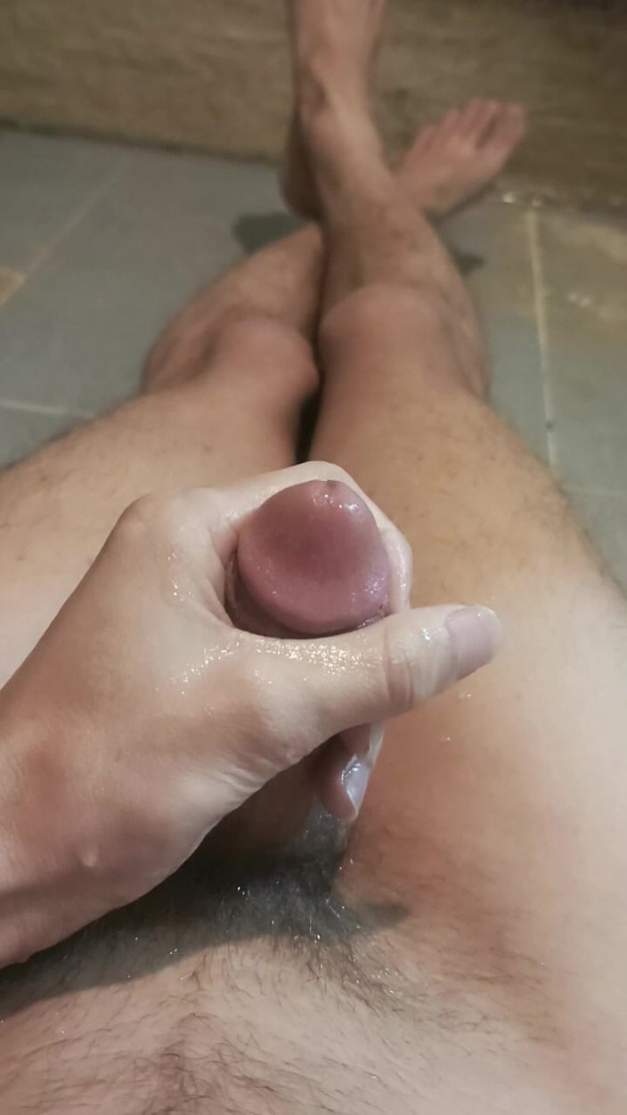 Piss play and piss on itself: Игра с писсингом и моча на моих ступнях.