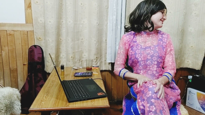 Bolly Karma: Seks tussen freak stiefzus en stiefbroer