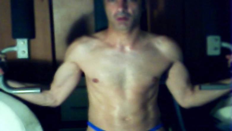 ceien: Ceien은 밤에 몸으로 운동하며 휴식을 취합니다.